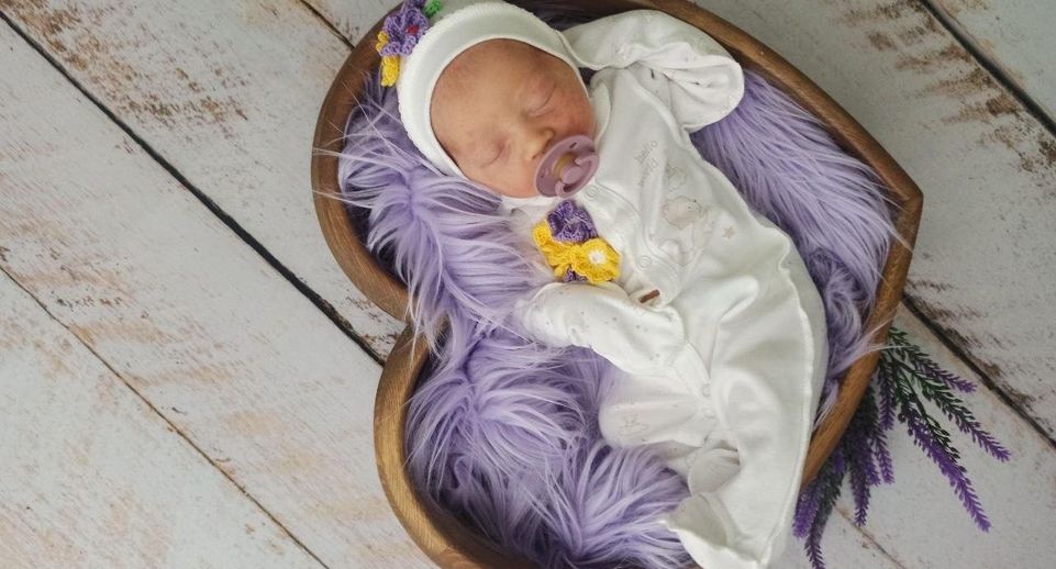 В Коломенском перинатальном центре новорожденные выписываются в весенних костюмчиках